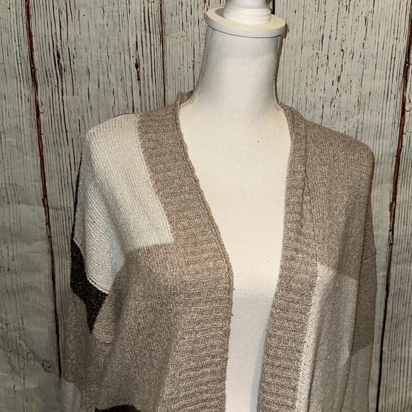 Pink Lily cardigan - Picture 2 of 2